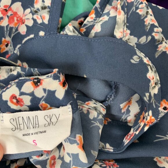 Sienna Sky Floral Cold Shoulder Blouse Top Keyhole Detail Size Small Blue White - Picture 4 of 8